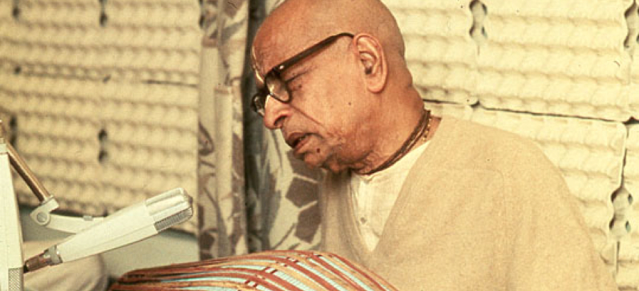 /static/assets/prabhupada_sl_6_1.1cea53d5.jpg